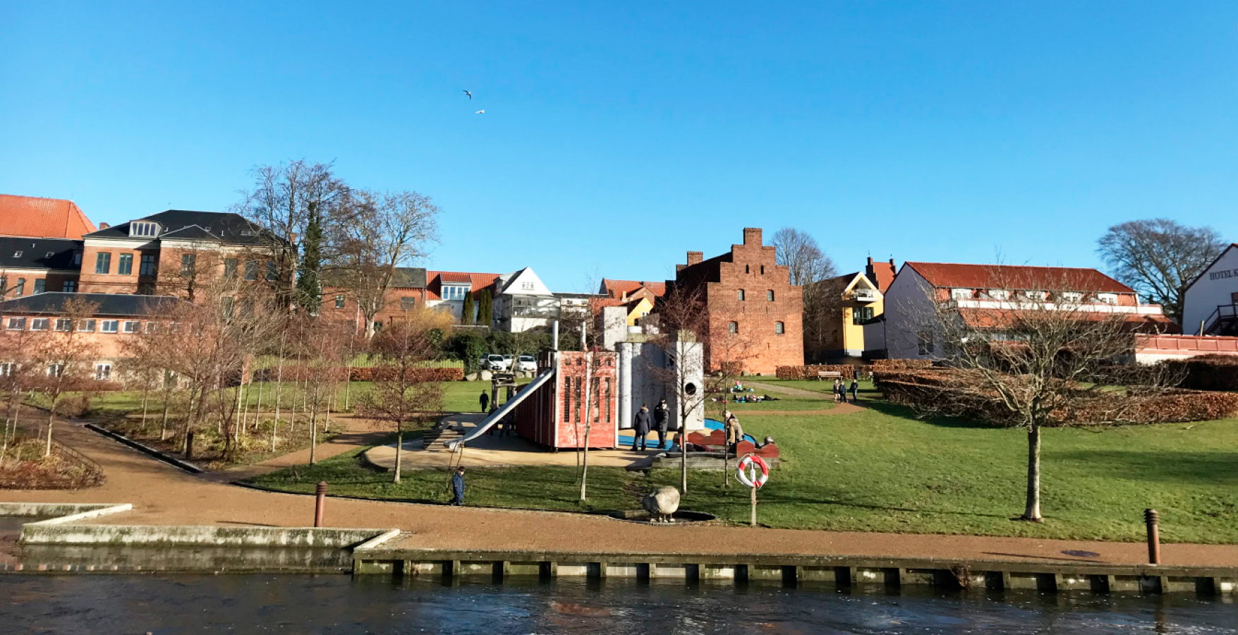 Stå af i Næstved – UD & SE